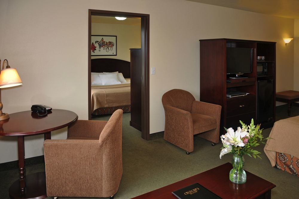 Oxford Suites Хермистон Экстерьер фото