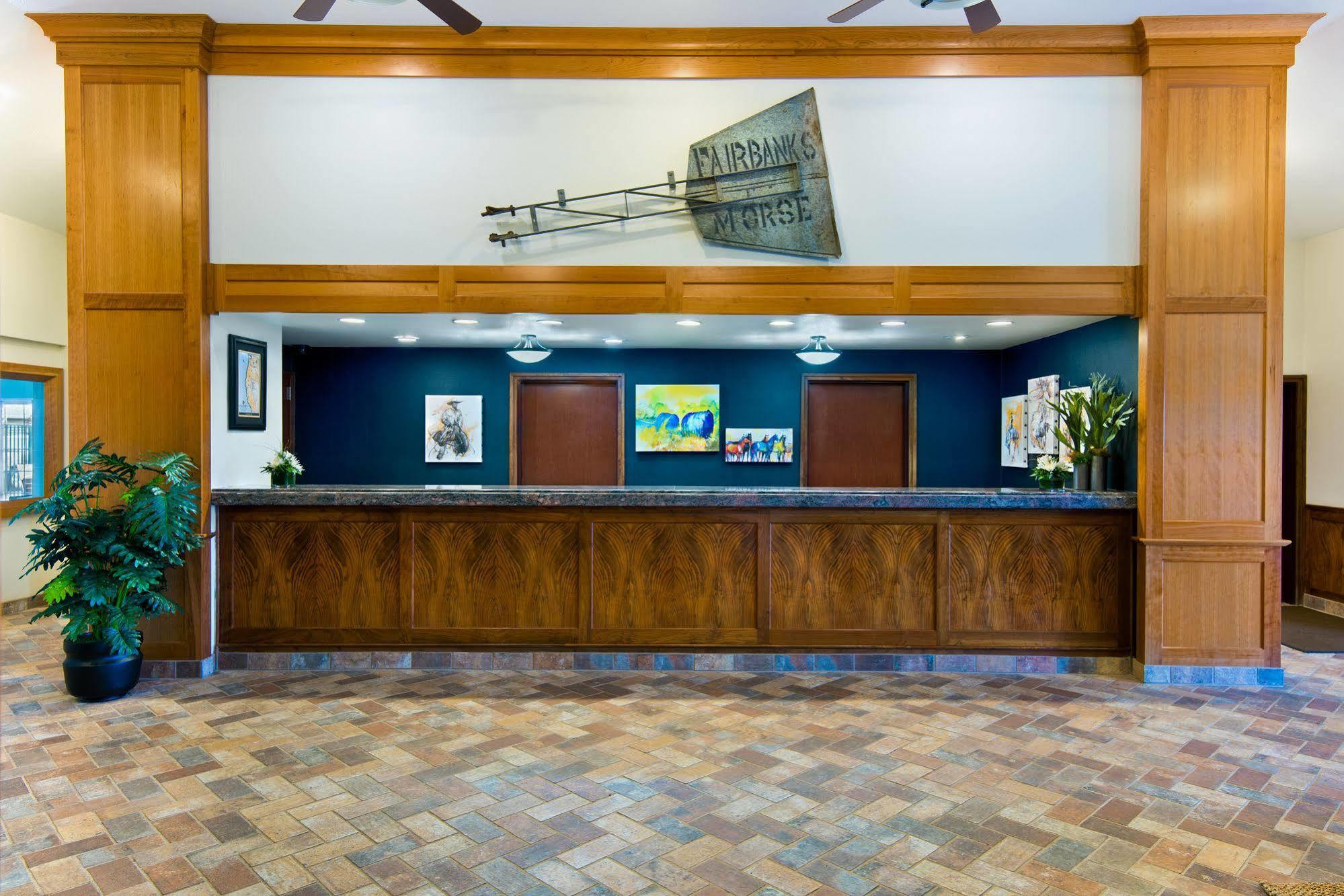 Oxford Suites Хермистон Экстерьер фото