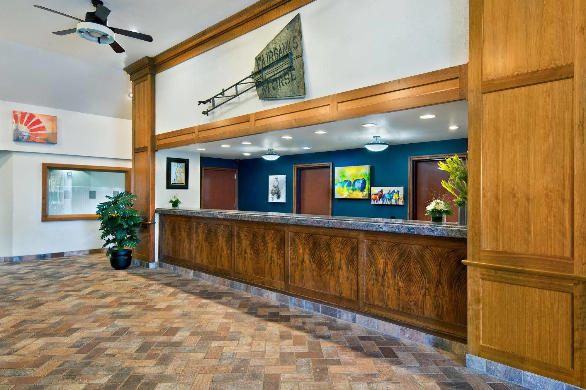 Oxford Suites Хермистон Экстерьер фото